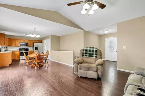 Entry Way - 117 Hickory Trails Dr, Wright City, MO 63390 photo 2 of 3