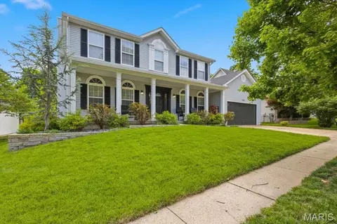 350 Harbour Pointe Dr, Wildwood, MO 63040