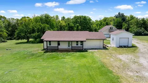 19316 Durango Dr, Warrenton, MO 63383
