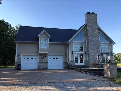 9 Teal Dr, Carlyle, IL 62231