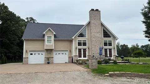 9 Teal Dr, Carlyle, IL 62231