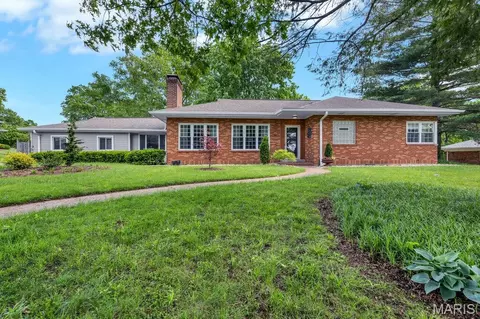 86 Flamingo Dr, Crestwood, MO 63123