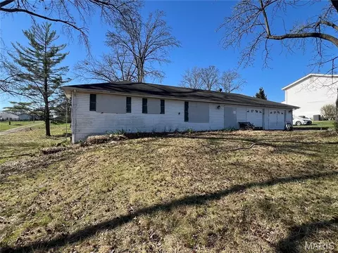 2806 Yaeger Rd, Saint Louis, MO 63129