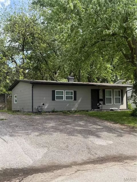 120 Saint Robert Dr, Cahokia, IL 62206