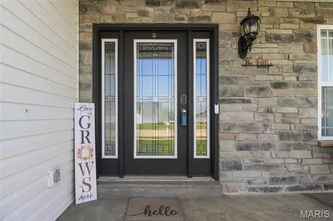Entry Way - 1967 Masters Dr, Festus, MO 63028 photo 1 of 3