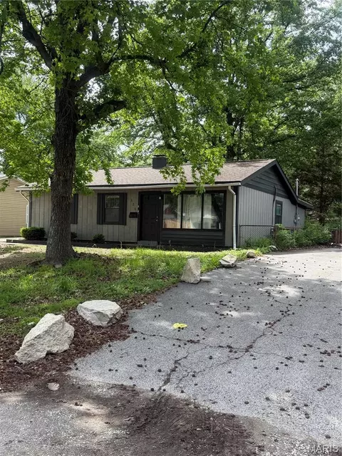 125 Saint Robert Dr, Cahokia, IL 62206