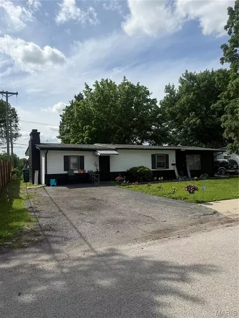 129 Saint Thomas Ln, Cahokia, IL 62206