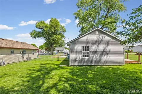 Exterior - 570 Shellview St, Bethalto, IL 62010 photo 6 of 7