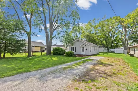 Exterior - 570 Shellview St, Bethalto, IL 62010 photo 2 of 7