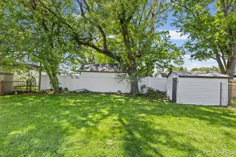 Exterior - 570 Shellview St, Bethalto, IL 62010 photo 4 of 7