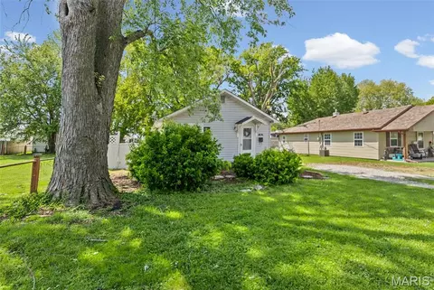 Exterior - 570 Shellview St, Bethalto, IL 62010 photo 3 of 7