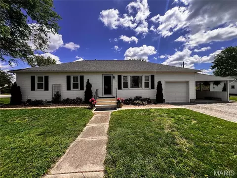 200 S Oak St, Hoffman, IL 62250
