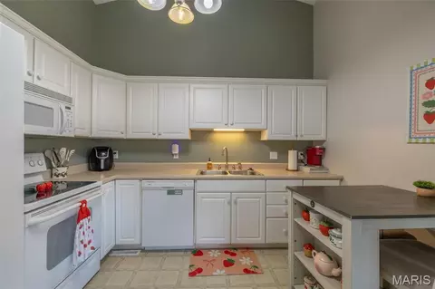 Kitchen - 113 Fort Dodge Dr, Wright City, MO 63390 photo 2 of 3