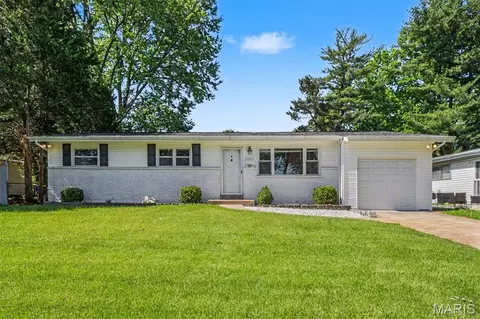 220 Francisca Dr, Florissant, MO 63031