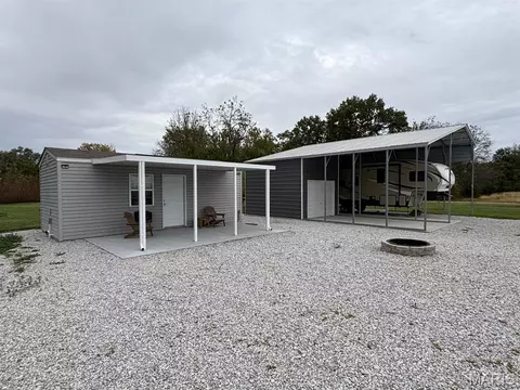 210 N 3rd St, Hunnewell, MO 63443