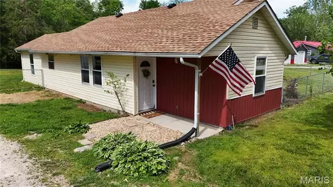 10009 Three Oaks Ln, Bloomsdale, MO 63627