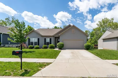 1157 Crystal Creek Pkwy, Wentzville, MO 63385