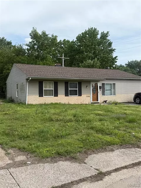 1102 Saint Clement Dr, Cahokia, IL 62206