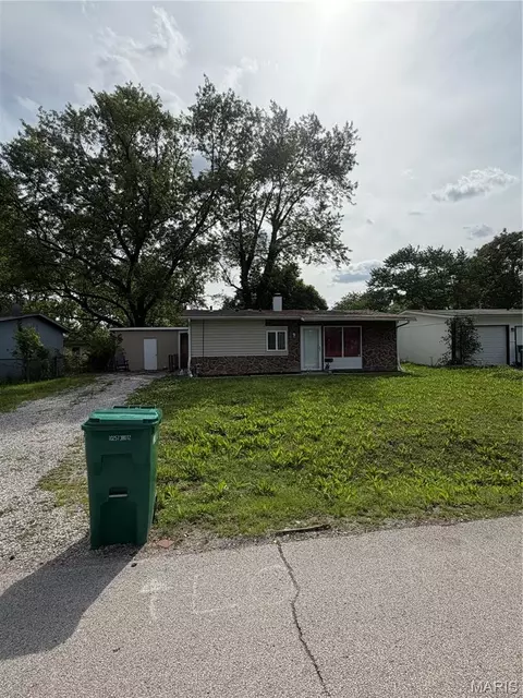 1116 Saint Helena Dr, Cahokia, IL 62206