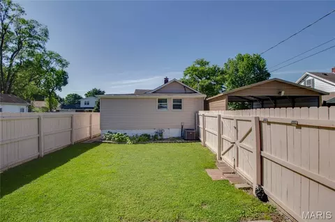 Exterior - 124 E 7th St, Roxana, IL 62084 photo 6 of 8