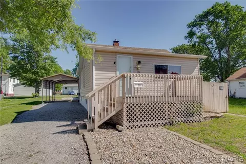 Exterior - 124 E 7th St, Roxana, IL 62084 photo 2 of 8