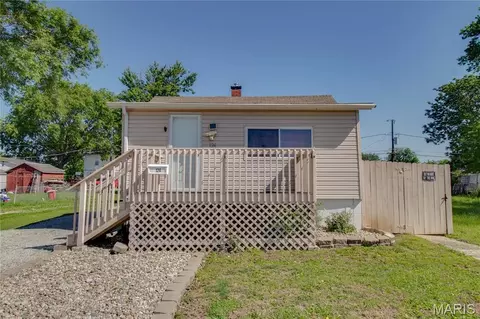 124 E 7th St, Roxana, IL 62084