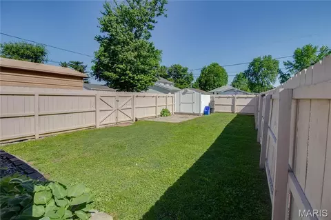 Exterior - 124 E 7th St, Roxana, IL 62084 photo 5 of 8