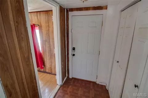 Entry Way - 124 E 7th St, Roxana, IL 62084 photo 1 of 2