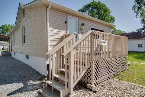 Exterior - 124 E 7th St, Roxana, IL 62084 photo 3 of 8