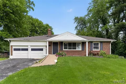 1001 Olympia Dr, Saint Louis, MO 63135