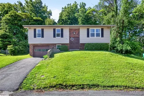 1948 Westbourne Way, Fenton, MO 63026