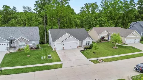 1010 Timber Bluff Dr, Wentzville, MO 63385