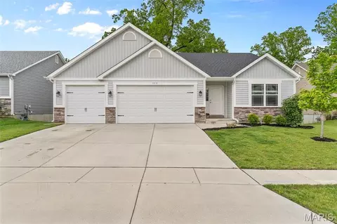 1010 Timber Bluff Dr, Wentzville, MO 63385