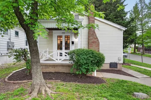 7574 Ellis Ave, Maplewood, MO 63143