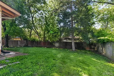 1190 Cheyenne Dr, Florissant, MO 63033
