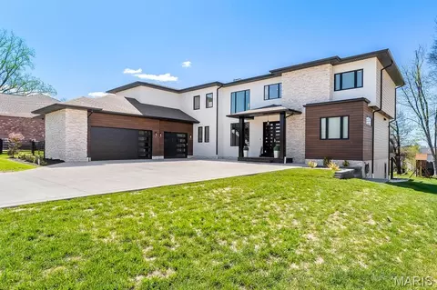 10010 Schuessler Rd, Saint Louis, MO 63128