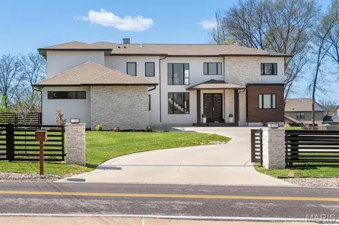 10010 Schuessler Rd, Saint Louis, MO 63128