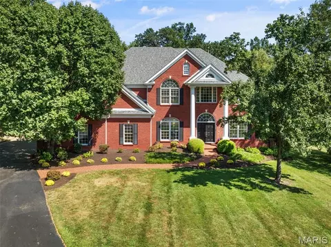3 Longrove Ln, Des Peres, MO 63131