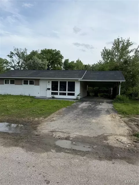 18 Melvin Dr, Cahokia, IL 62206 photo 2