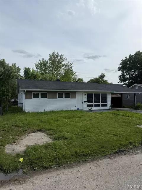 18 Melvin Dr, Cahokia, IL 62206