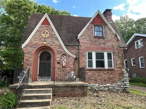 7330 Shaftesbury Ave, Saint Louis, MO 63130