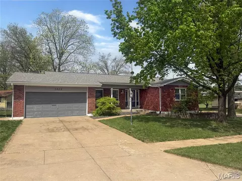 1449 Friar Tuck Ln, Saint Louis, MO 63125