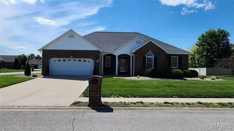 1001 Remington St, Mascoutah, IL 62258