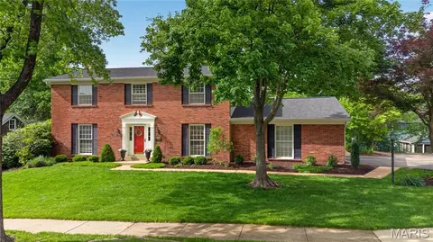12847 Haw Thicket Ln, Des Peres, MO 63131