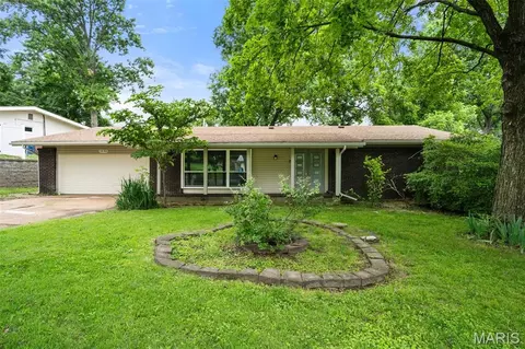 1646 Pepperwood Dr, Saint Louis, MO 63146