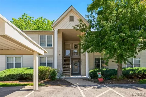 810 Sugar Valley Ct, Saint Peters, MO 63376