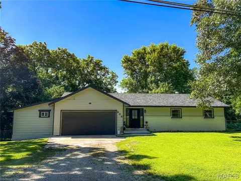 606 Sunset Dr, Waynesville, MO 65583