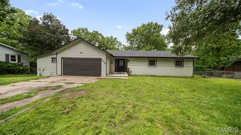 606 Sunset Dr, Waynesville, MO 65583