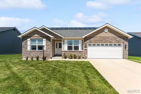 7053 Richmond Dr, Glen Carbon, IL 62034