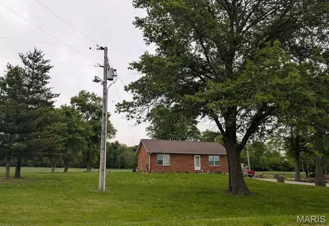 6906 Holcomb School Rd, Freeburg, IL 62243